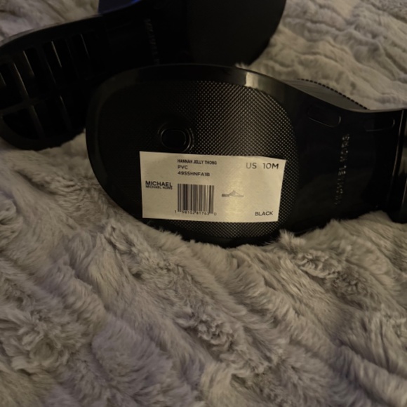 Michael Kors Hannah Jelly T-Strap Sandals Size 10, color black New. - Picture 4 of 4